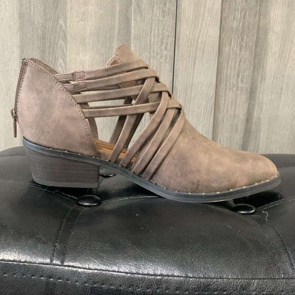 Maurice Fashions Brown Faux Crushed Leather Ankle Bootie Boots Woman's Size 7 - Picture 5 of 13